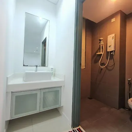 Summer Suites @Bukit Bintang Klcc By Sarah'S Lodge Kuala Lumpur Exterior photo
